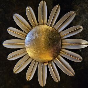 Vintage Avon Daisy Brooch